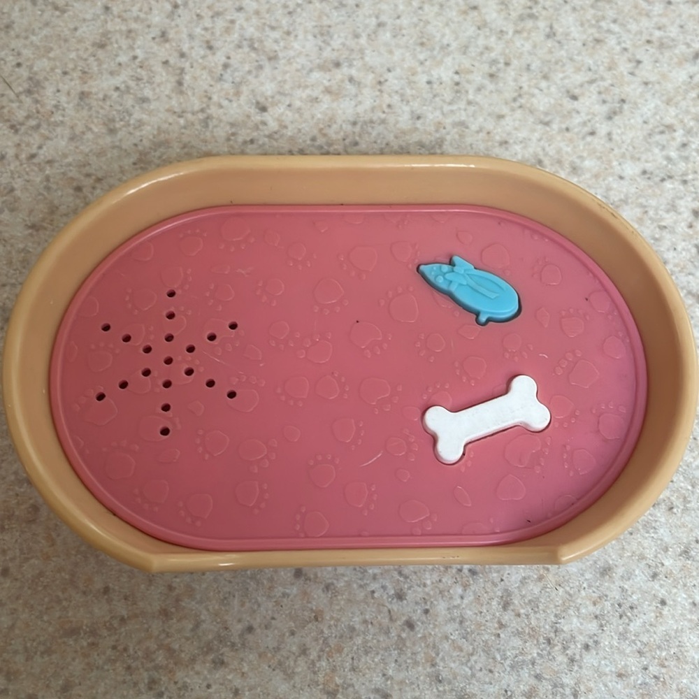 VTG 1995 Barbie pet bed pink, oval-shaped makes cat/dog noises press mouse/bone - Picture 4 of 8